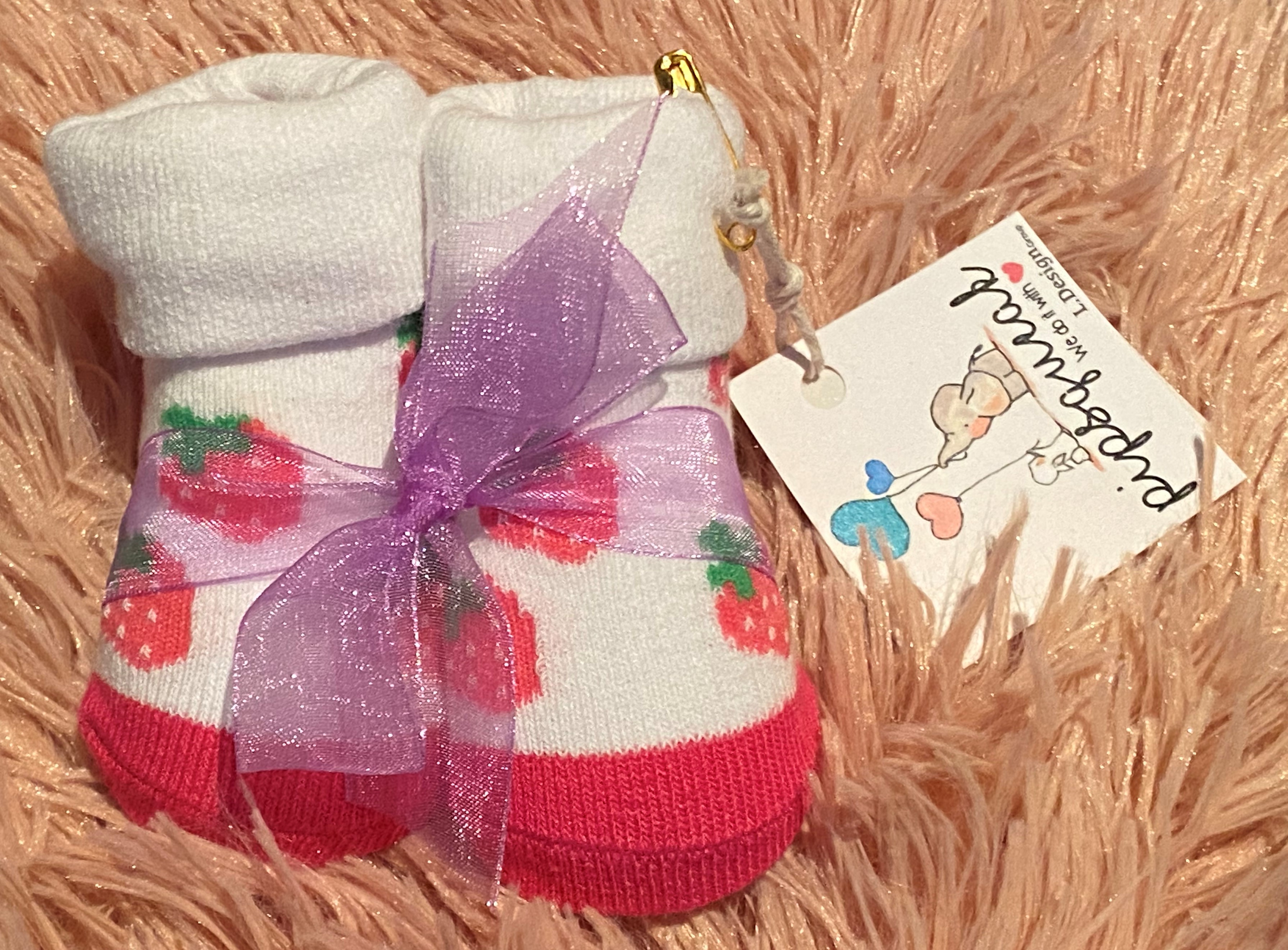 newborn-socks-stawberries